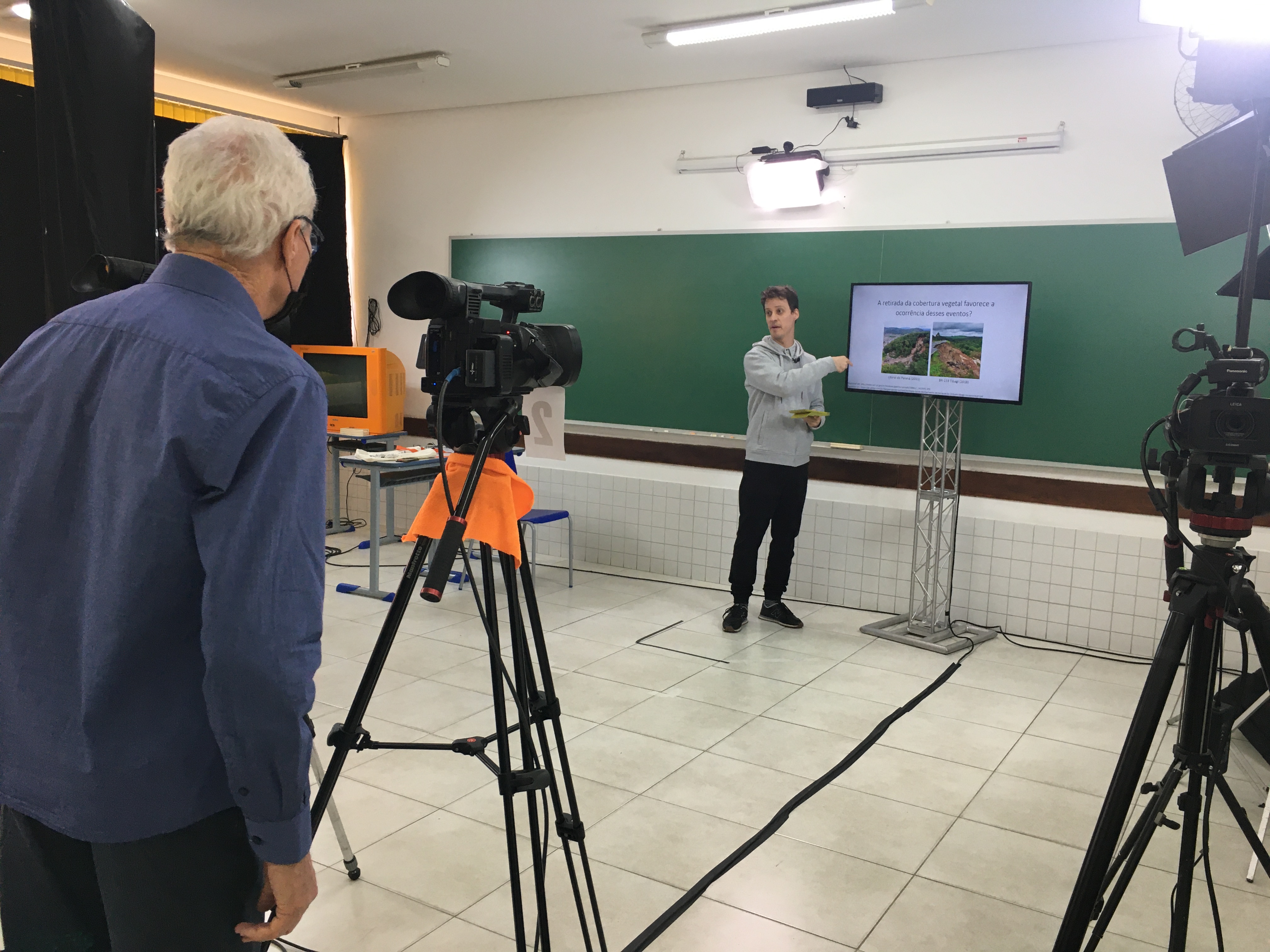 Equipe de tecnologia da Secretaria de Estado da Educação e do Esporte (Seed) está desenvolvendo um novo sistema que vai otimizar a correção de redação dos alunos da rede estadual do Paraná. Baseado em inteligência artificial, a nova ferramenta vai otimizar a dinâmica e garantir aos estudantes uma produção textual muito mais rápida.