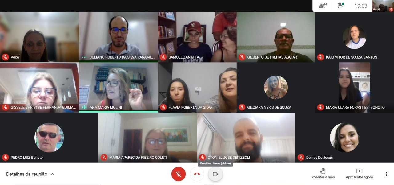 Reunião com os estudantes e suas famílias do Ganhando o Mundo