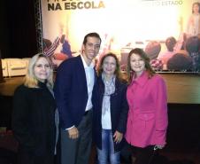 Da direita para esquerda: Ana Maria Molini, chefe do NRE de Jacarezinho, Janaína Cecília Lussi (coordenadora da Ed. Inf. Anos Iniciais), Renato Feder (Secretário Estadual de Educação e Esporte) e Ieda M. dos Santos (coordenadora da Equipe de Educação Básica)