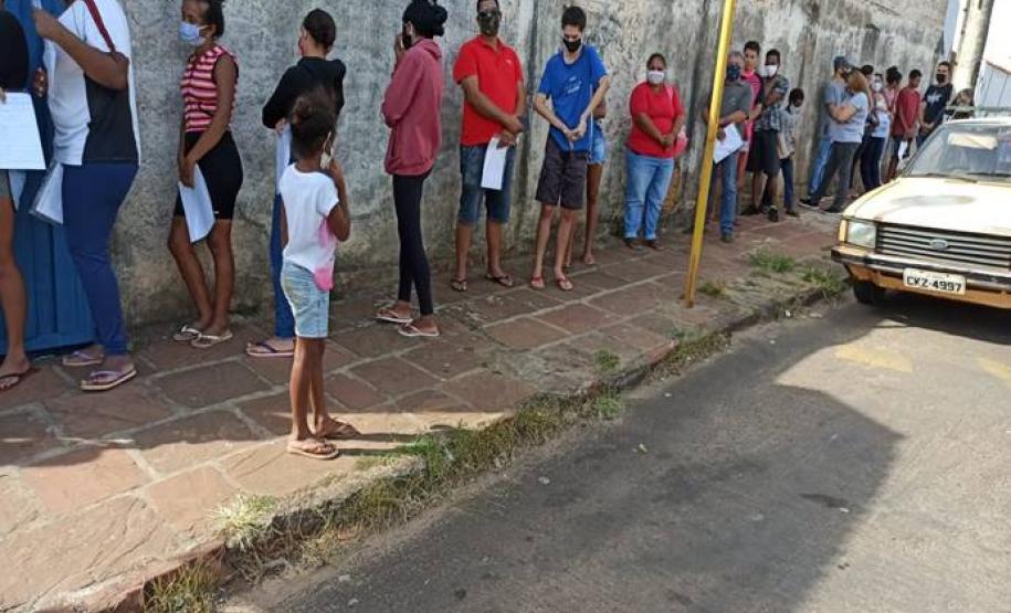 Kits de Alimentos, composto por: arroz, feijão, macarrão, farinha de trigo, molho de tomate, e da  Agricultura Familiar: frutas, verduras, legumes, pães, doce de frutas, polpa de frutas congeladas, e leite