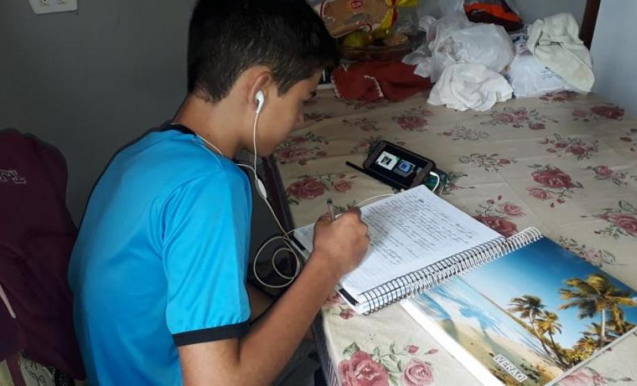 Chegou a hora dos alunos revisarem, recapitularem e testarem o conteúdo das últimas semanas no Aula Paraná. De 1º a 5 de junho os canais do Aula Paraná, na TV Aberta, no Youtube e nos aplicativos, terão uma programação completa de videoaulas inéditas, mas que farão um resumo de tudo o que já foi abordado no trimestre.