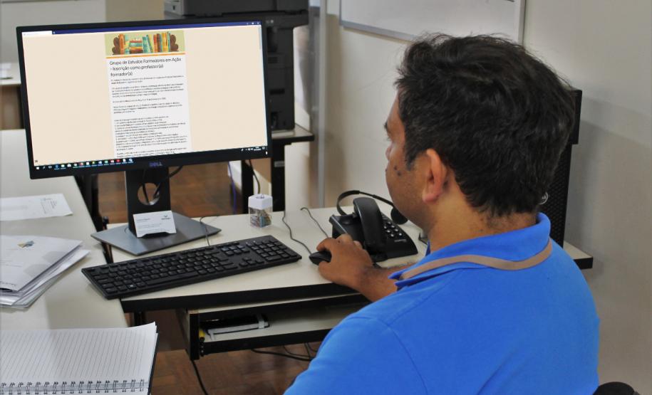 A Secretaria de Estado da Educação e do Esporte (Seed) lançou nesta quinta-feira (4) o edital para selecionar “Professor Formador” nas áreas de Biologia, Ciências, Língua Portuguesa e Matemática. Serão 500 selecionados que receberão bolsas de R$600,00, além de um certificado de 60 horas como docente. As inscrições começam nesta sexta-feira (5).