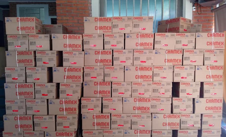 O Núcleo Regional de Educação de Jacarezinho, inicia hoje 07/07/2020 a distribuição de 1710 resmas de papel sulfite para as escolas estaduais, recebidas do FUNDEPAR.