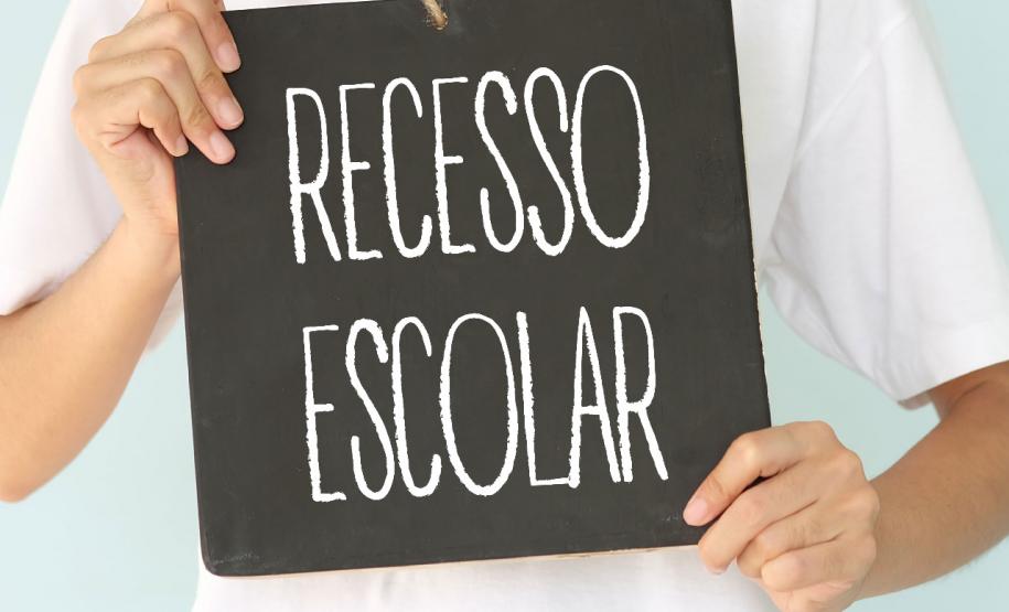 A Secretaria de Estado da Educação e do Esporte (Seed) anuncia que do dia 18 ao dia 26 de julho haverá recesso escolar para todos os professores e alunos da rede estadual do Paraná. O recesso faz parte do calendário escolar e teve metade dos seus dias usados no início da quarentena, em março, quando ainda não havia aulas remotas.