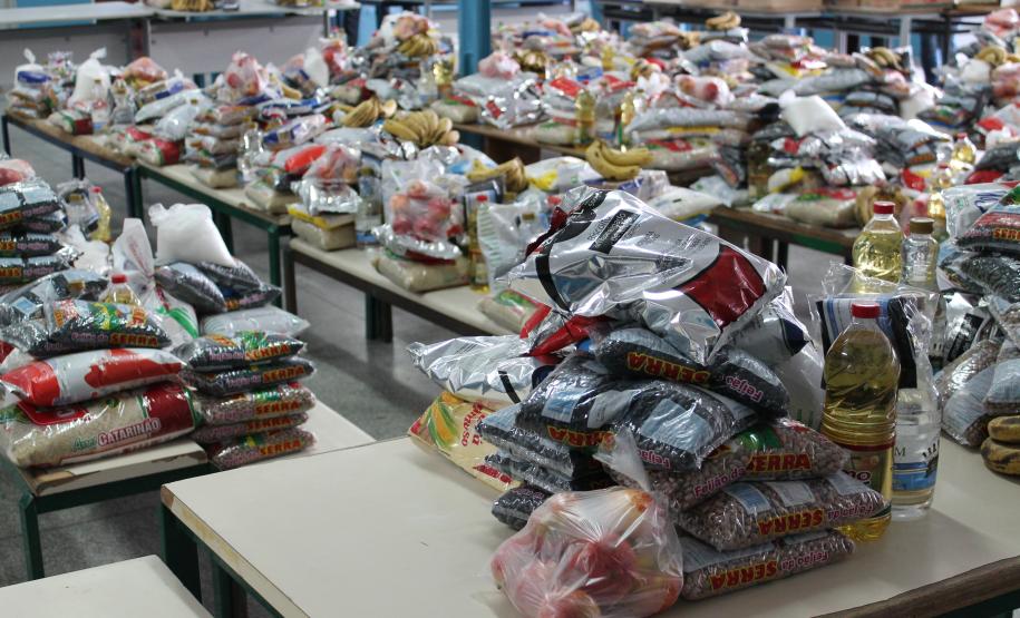 Nesta sexta-feira, 31 de julho, a Secretaria de Estado da Educação e do Esporte (Seed) realizará a 10ª entrega dos kits de merenda escolar. Nesta entrega serão mais de 3 milhões de quilos de alimentos distribuídos para as famílias dos 231 mil alunos beneficiários do Bolsa Família. Ao todo, a secretaria já distribuiu mais de 25 milhões de quilos de alimentos.