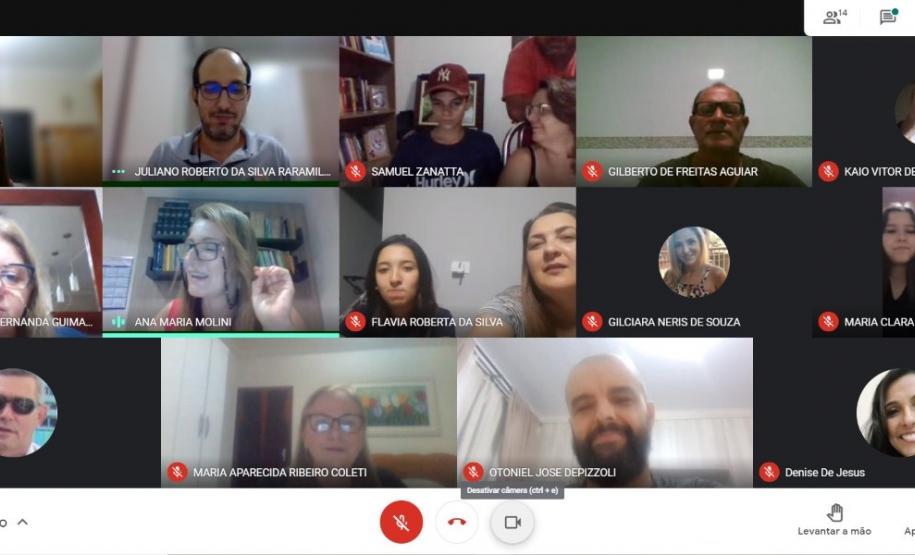 Reunião com os estudantes e suas famílias do Ganhando o Mundo